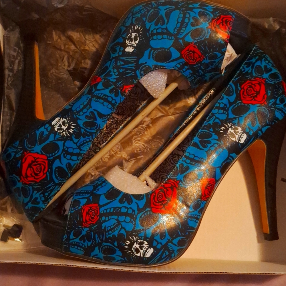 Iron Fist heels size 10- new!!!